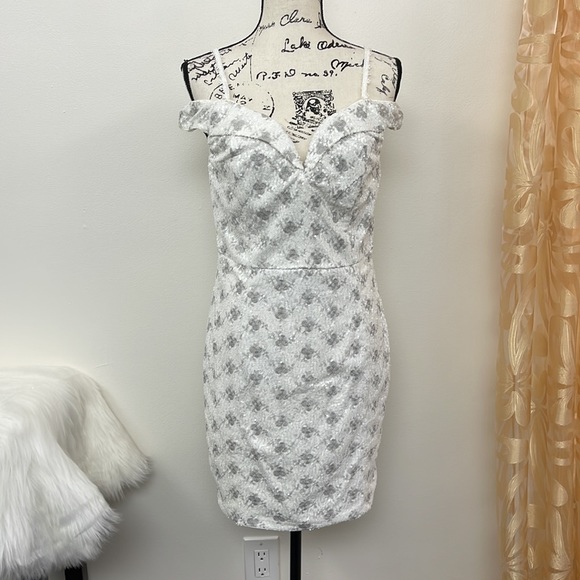 💕White & Silver Bodycon Off Shoulder Dress w/ Sequins💕 - Picture 3 of 4